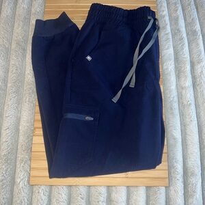 Figs/Jaanuu/Fabletics scrubs